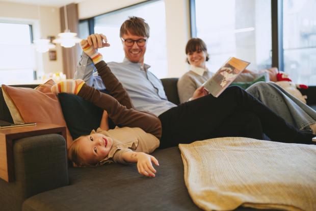 Familiehygge i sofaen